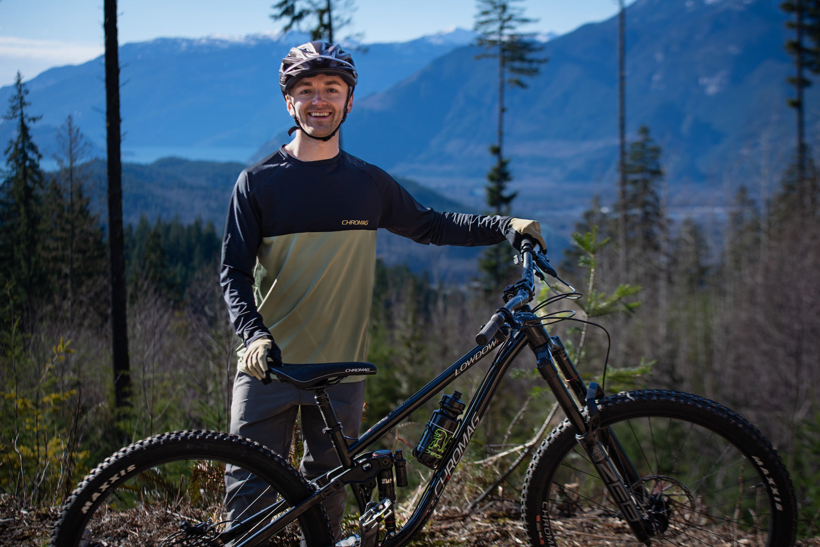 Model is 5' 7" wearing size Small.